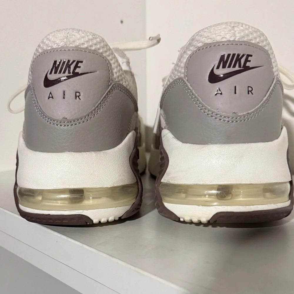 Nike Air Max White and Maroon Sneakers - Picture 4 of 4